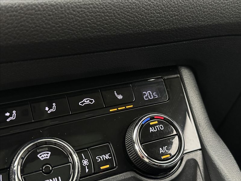 Škoda Kodiaq 2,0 DSG 4X4 CANTON ACC 360° - fotka 29 z 47