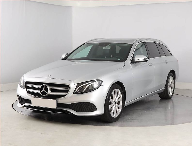 Mercedes-Benz Třídy E (2017) E 220 d, Automat, Kůže, Navi - fotka 2 z 26