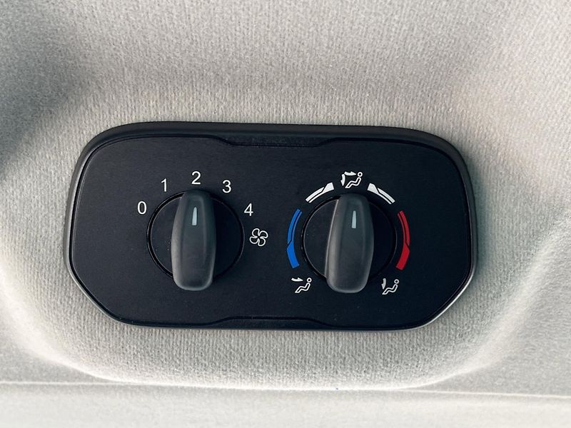 Ford Tourneo Custom (2014) L1 2.2 TDCi 114kW, Tažné - fotka 18 z 23