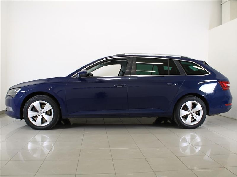 Škoda Superb 2,0 TDi 140kW 4x4 Style Plus - fotka 5 z 31