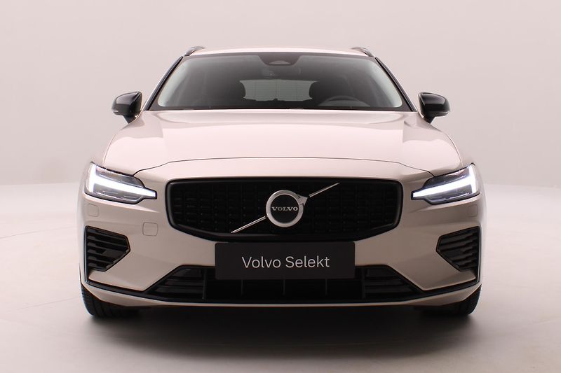 Volvo V60 T6 AWD PLUG-IN DARK REZERVACE - fotka 16 z 58