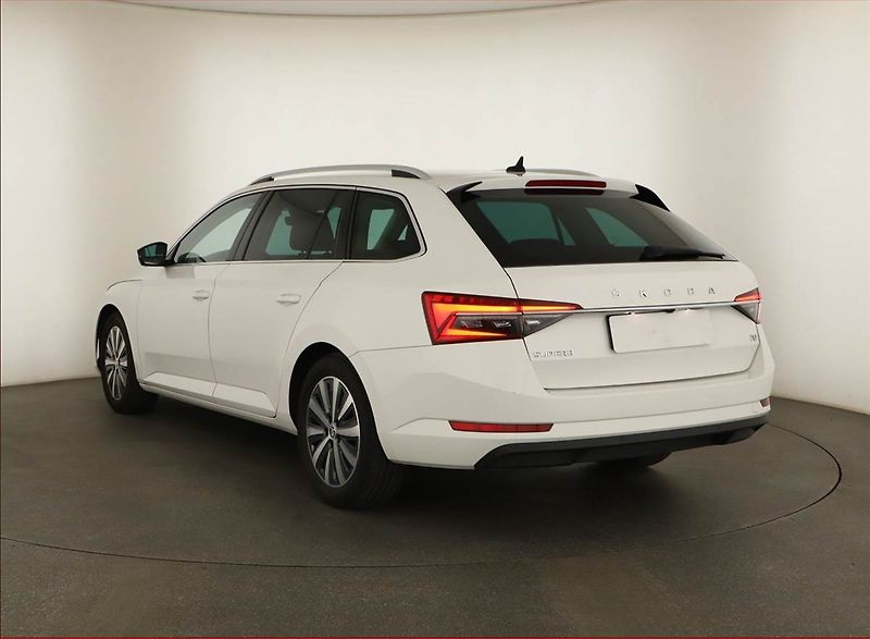 Škoda Superb (2020) iV 1.4 TSI PHEV - fotka 4 z 22