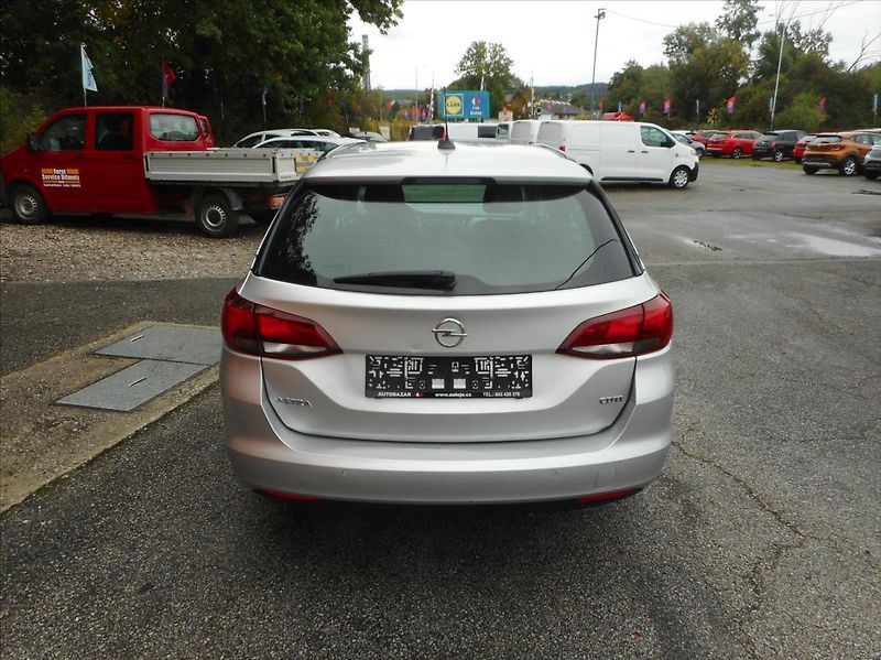 Opel Astra 1,6 CDTi SPORT TOURER - fotka 6 z 28