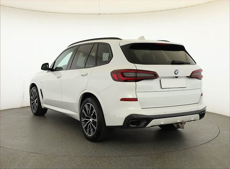 BMW X5 (2021) xDrive30d - fotka 4 z 22