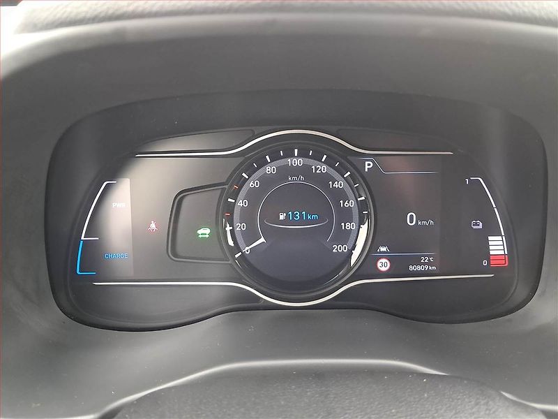 Hyundai Kona (2019) Electric 64 kWh, SoH 96% - fotka 11 z 21