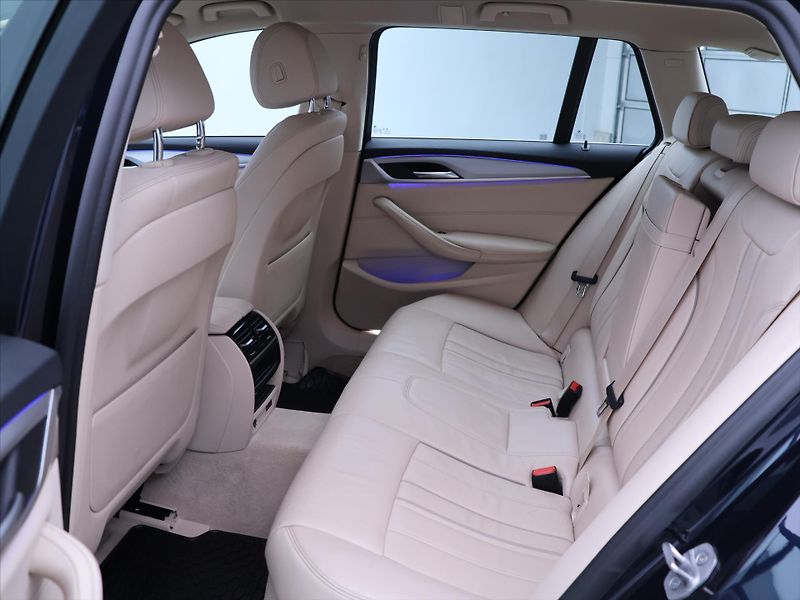 BMW Řada 5 2,0 520d Luxury Line CZ DPH - fotka 15 z 34