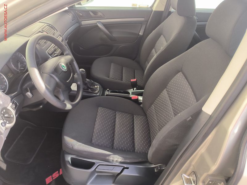 Škoda Octavia (2013) 1.6 TDI, 2.maj,ČR, Active - fotka 9 z 15