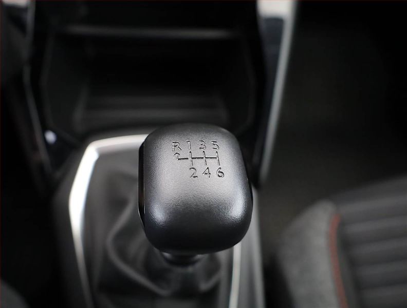 Peugeot 208 (2021) 1.2 PureTech, ČR,1.maj - fotka 14 z 17