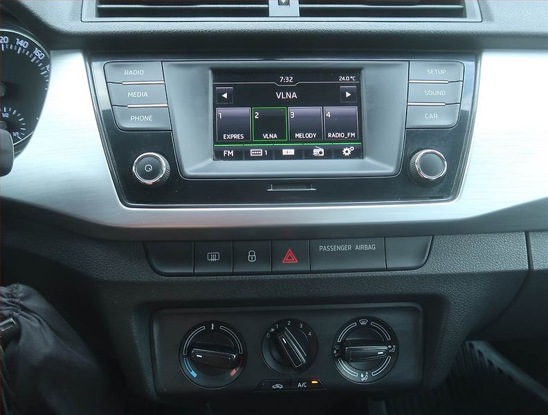 Škoda Fabia (2017) Drive 1.0, Serv.kniha - fotka 12 z 15