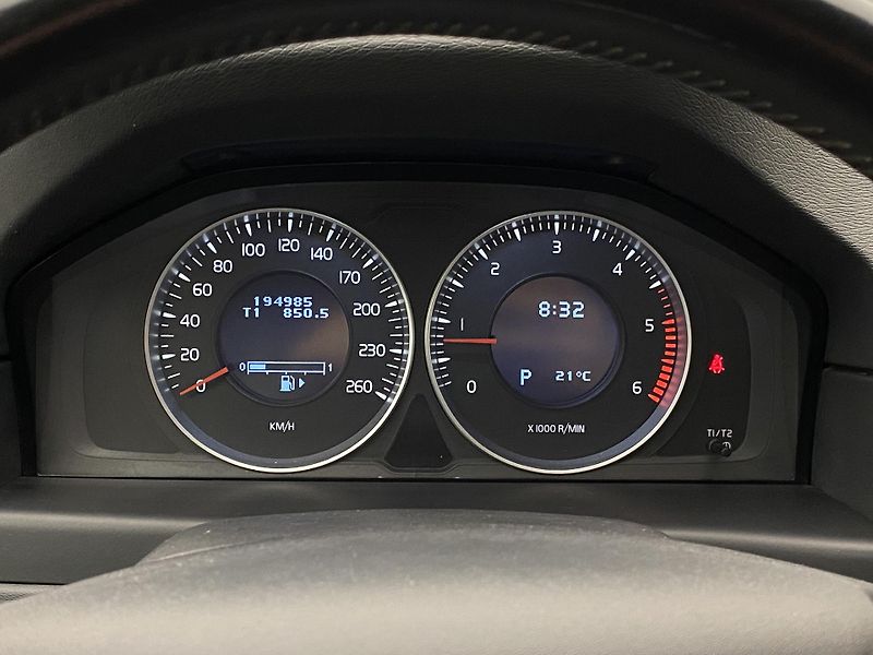 Volvo XC70 D4 AWD KINETIC AUT REZERVACE - fotka 25 z 38
