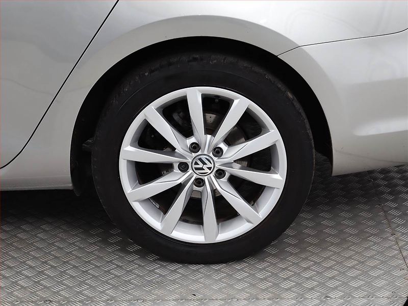 Volkswagen Golf (2018) 1.0 TSI, Tempomat - fotka 12 z 17