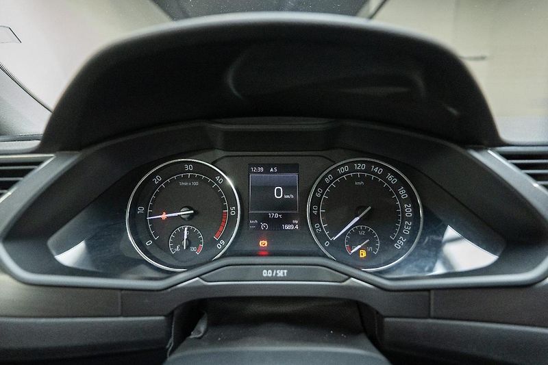 Škoda Superb 1.6 TDI 88 kW - fotka 11 z 25