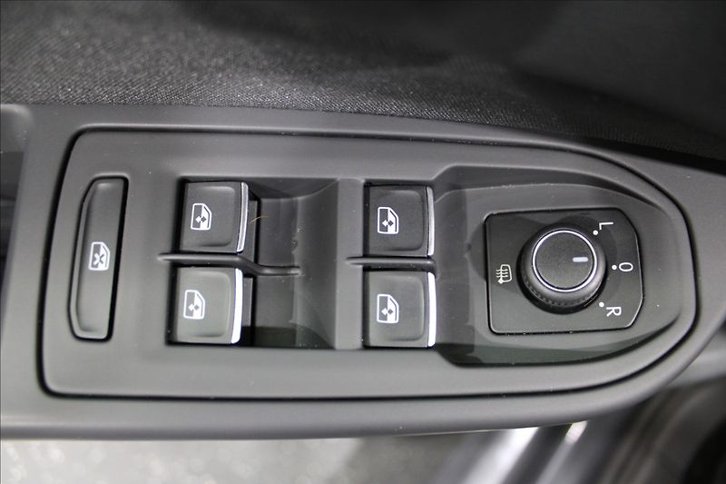 Volkswagen Golf 1,0 TSI Life CZ původ - fotka 14 z 33