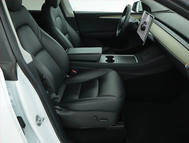 Tesla Model Y (2022) Long Range AWD 79kWh, SoH 92% - fotka 9 z 21