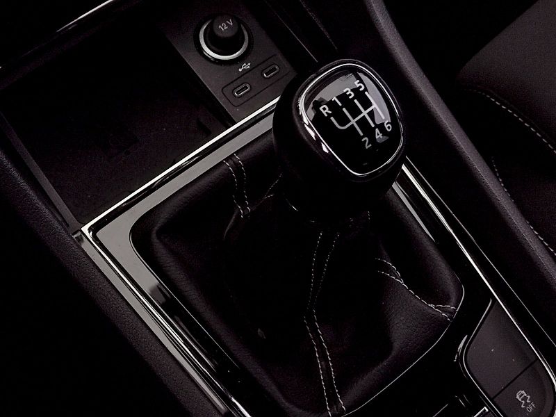 Škoda Karoq (2022) SportLine + 1,5 Tsi 110 Kw - fotka 22 z 36