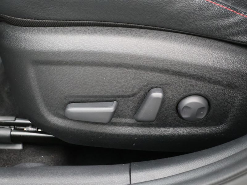 Kia ProCeed 1,6 T-GDI 150kW GT DCT DPH - fotka 17 z 34