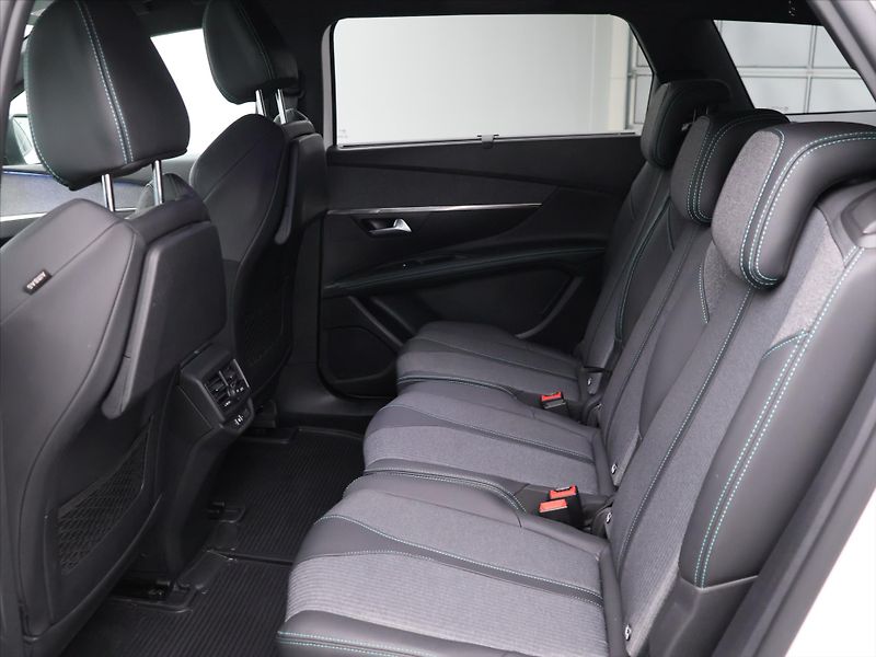 Peugeot 5008 1,2 PT 96kW Allure 7-Míst CZ - fotka 14 z 32