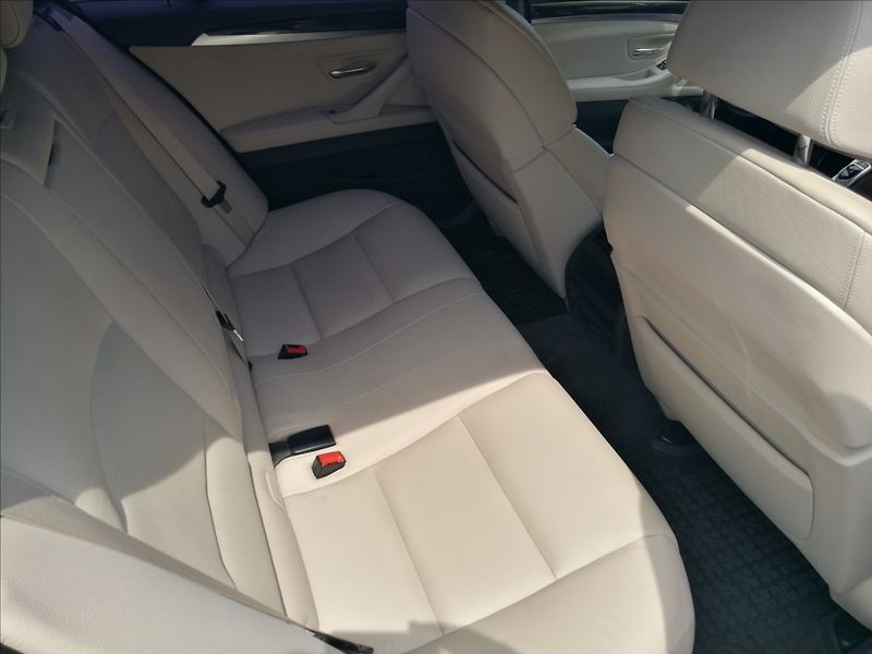 BMW Řada 5 3,0 d M paket - fotka 20 z 26