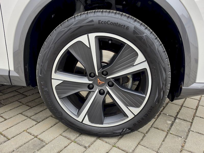 Cupra Formentor (2022) 2.0TSI 140KW DSG 4DRIVE - fotka 30 z 33