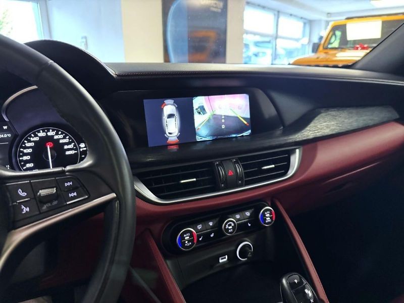 Alfa Romeo Stelvio (2019) 2.0 T 280k AT8 ZF Q4 4x4 Super - fotka 13 z 21