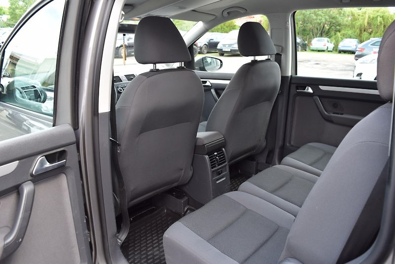 Volkswagen Touran (2010) 1.6TDI 77kw TRENDLINE BMT NAV  - fotka 17 z 48