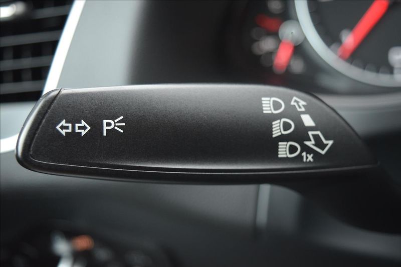Audi Q5 3,0 V6 180KW S-LINE AUTOMAT - fotka 40 z 57