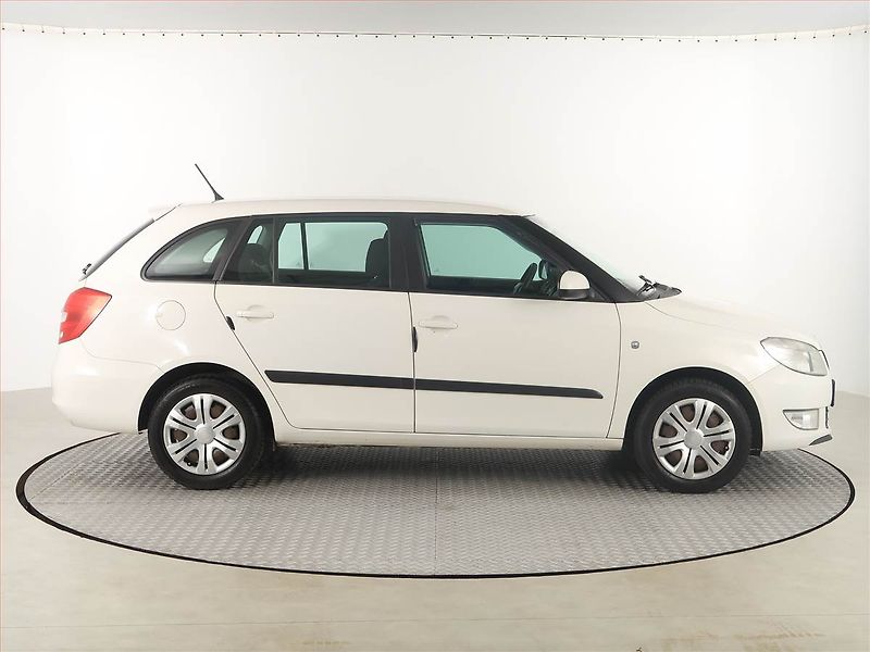 Škoda Fabia (2012) 1.2 TSI, po STK, oblíbený vůz - fotka 6 z 15