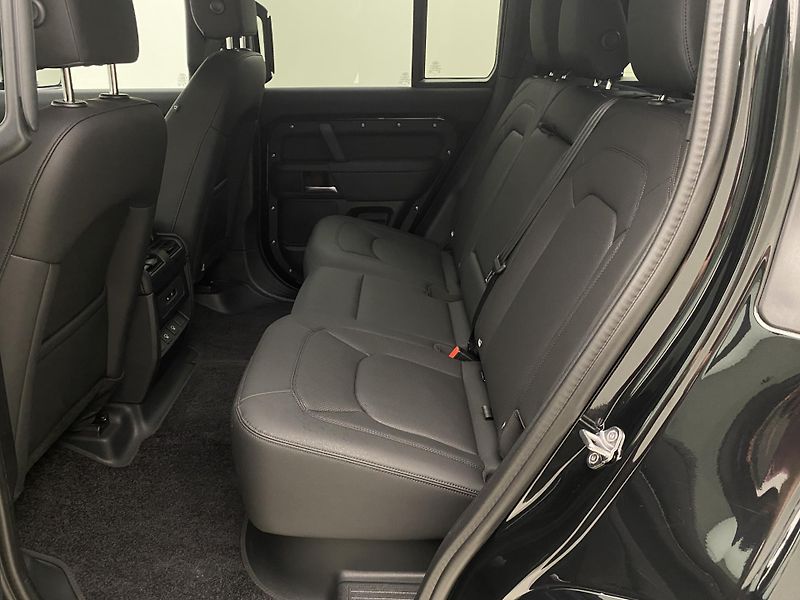 Land Rover Defender 110 D300 X-DYNAMIC SE AWD CZ - fotka 5 z 48