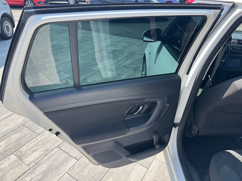 Škoda Fabia (2011) 1,6 TDI 66 Kw Ambition - fotka 12 z 26