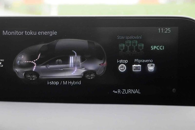Mazdu 3 s novým motorem jsem zkoušel v Českém Středohoří