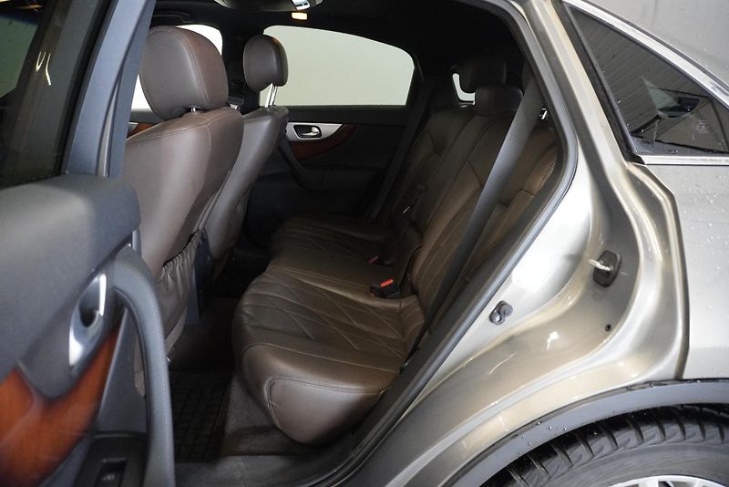 Infiniti FX50 5.0 V8 287 kW AWD AUTOMAT - fotka 10 z 24