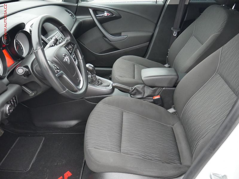 Opel Astra (2015) 1.6. CDTi, ČR, Klima - fotka 9 z 19