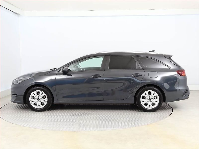 Kia Ceed (2023) 1.5 T-GDI, Automat, ČR,1.maj - fotka 3 z 18
