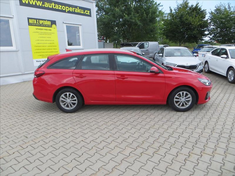 Hyundai i30 1,0 T-GDI 88kW Comfort ČR - fotka 9 z 25