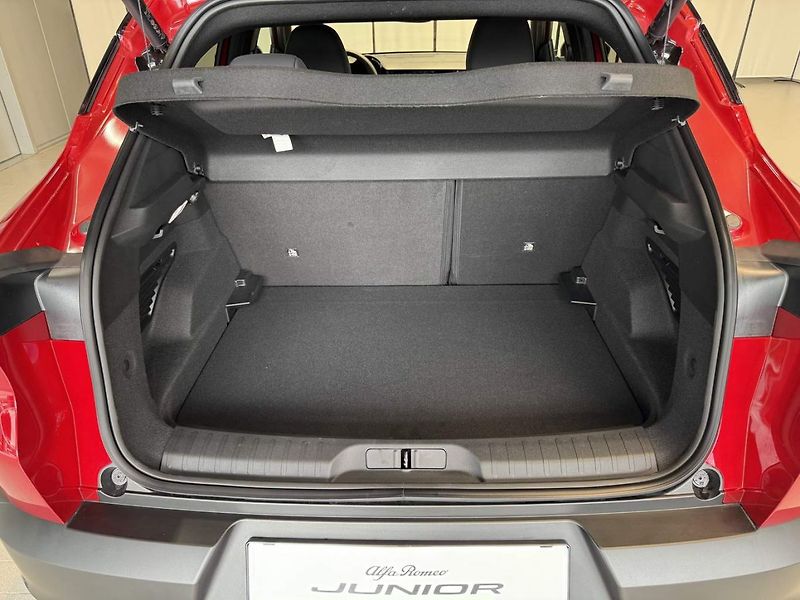 Alfa Romeo Junior (2025) Speciale Elettrica 54 kWh - fotka 23 z 26