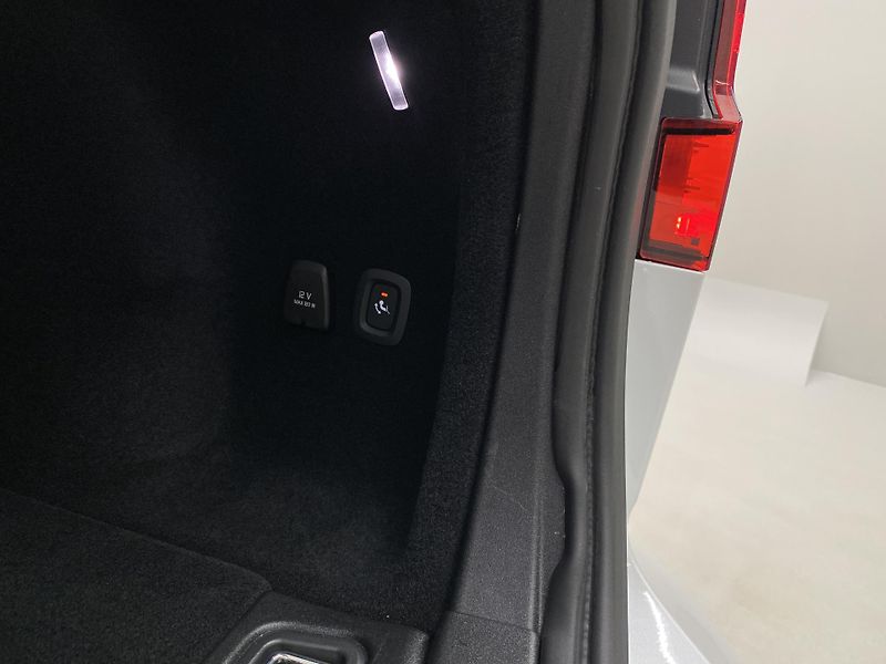 Volvo V60 T6 AWD RECHARGE REZERVACE - fotka 33 z 54