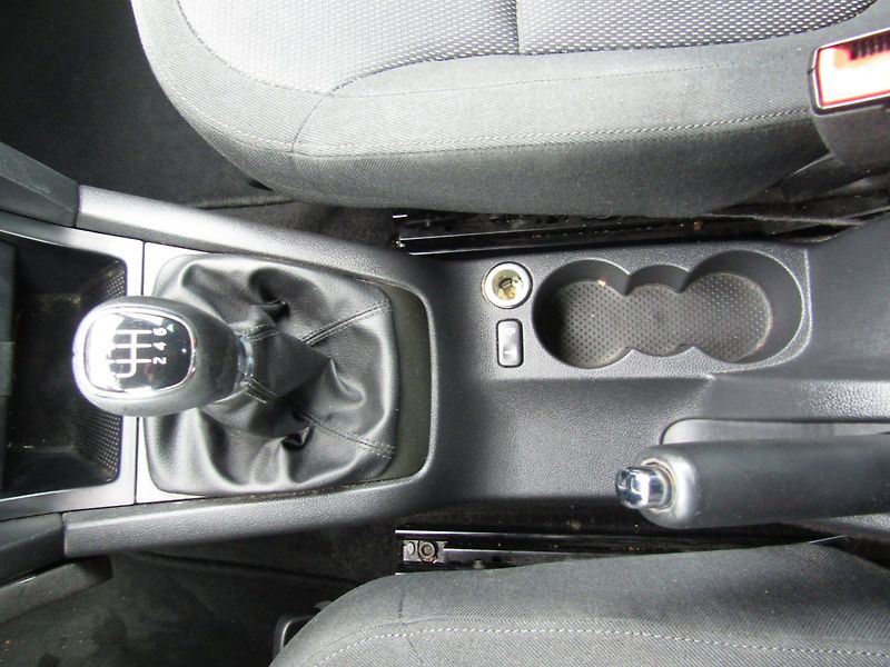 Škoda Yeti (2014) 1.2 TSI NAVI CAR-PASS - fotka 33 z 37