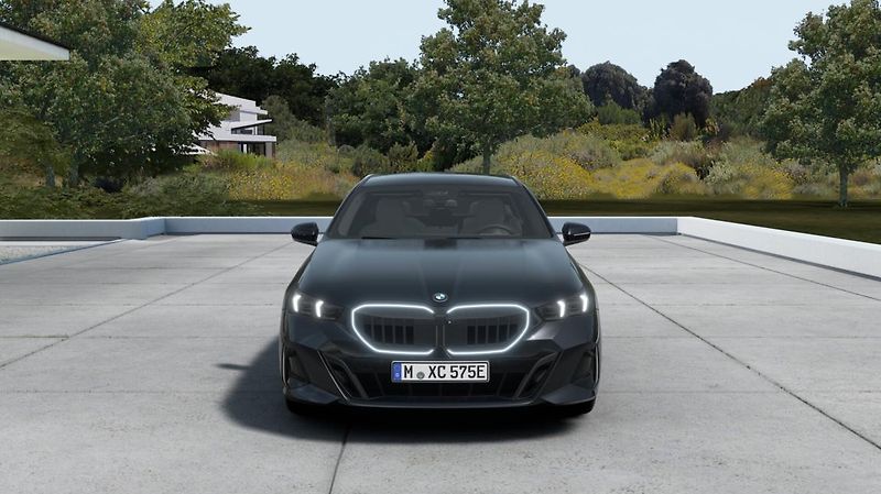 BMW Řada 5 550e xDrive Touring - fotka 4 z 14