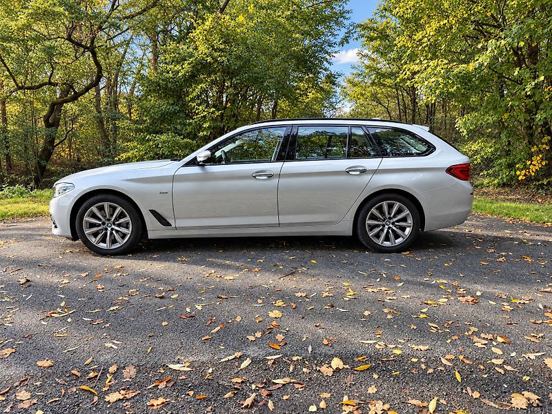 BMW Řada 5 2,0 530i xDrive Luxury Line - fotka 4 z 40