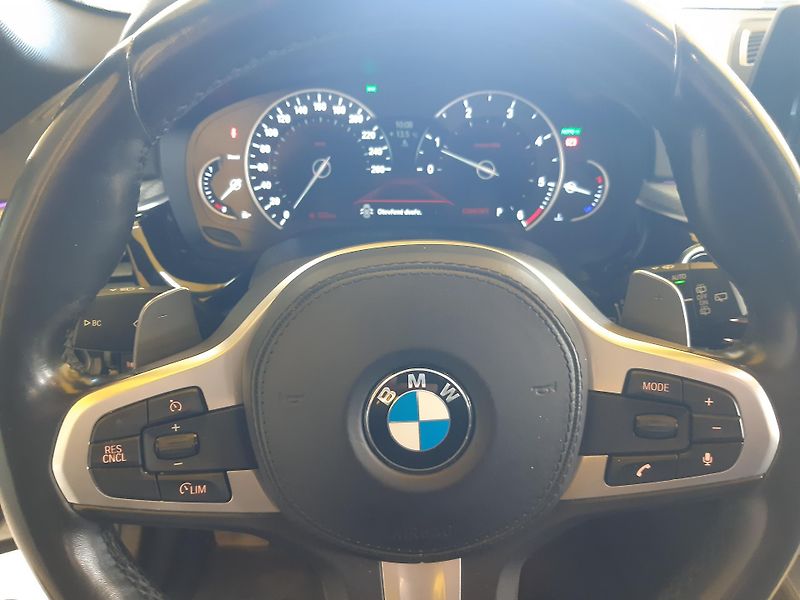 BMW Řada 5 520d XDRIVE M-PAKET - fotka 17 z 32
