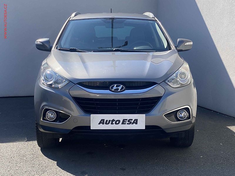 Hyundai ix35 (2013) 1.6 GDi 2WD, AC, park.čidla - fotka 2 z 16
