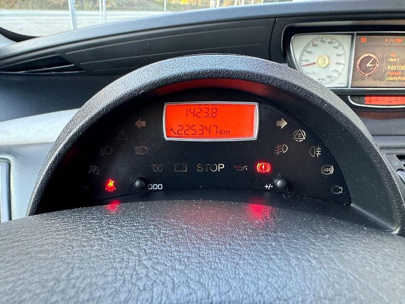 Peugeot 807 (2007) 2.0 HDi 7 míst,Navigace - fotka 18 z 31
