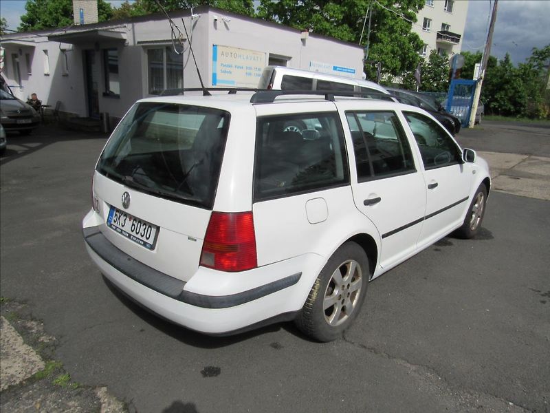 Volkswagen Golf 1,9 SDI 50kW Combi - fotka 6 z 23