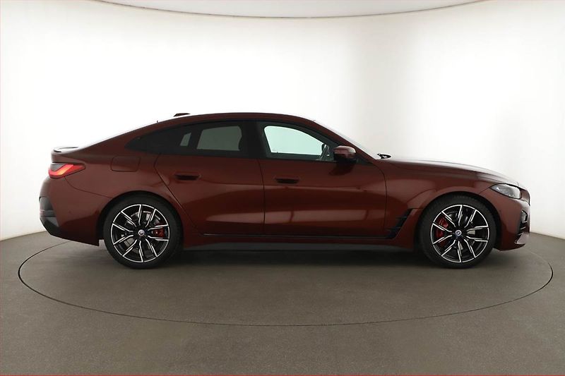 BMW Řada 4 (2023) 430i xDrive - fotka 6 z 20