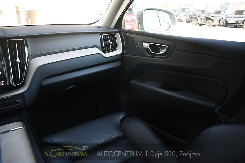 Volvo XC60 B4 INSCRIPTION AWD - fotka 24 z 53