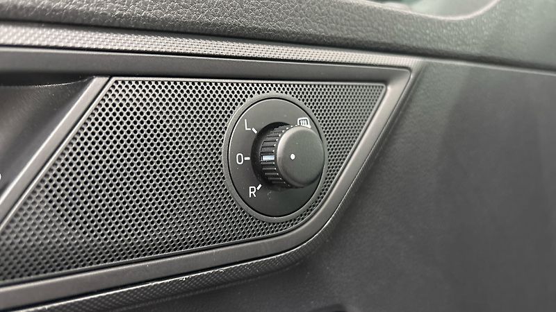 Škoda Fabia 1.0 TSI Ambition Combi - fotka 20 z 23