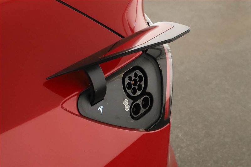 Tesla Model Y (2022) RWD LFP 60kWh, SoH 95% - fotka 13 z 19