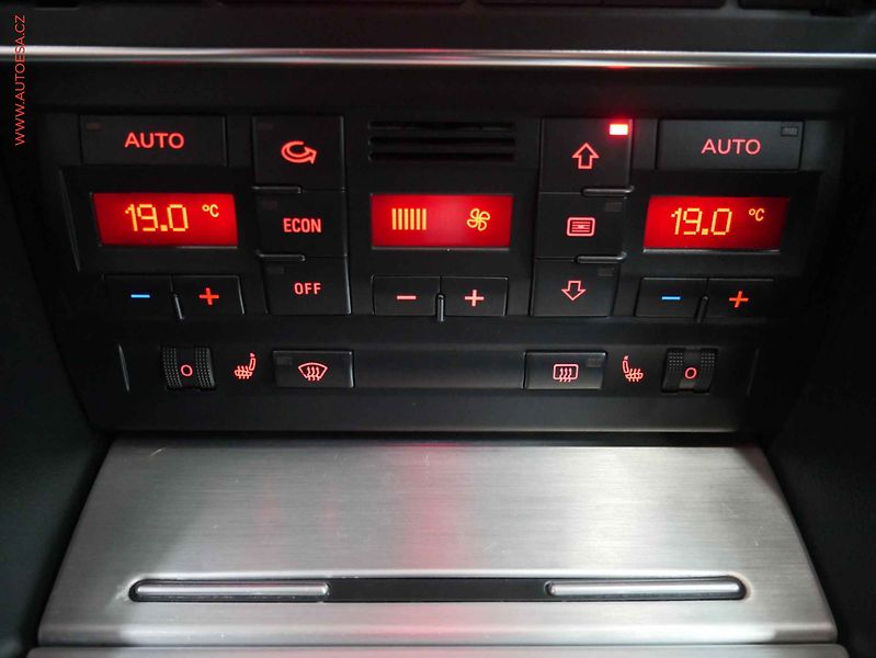 Audi A4 (2007) 2.0 TDI, AC, xenon - fotka 15 z 21