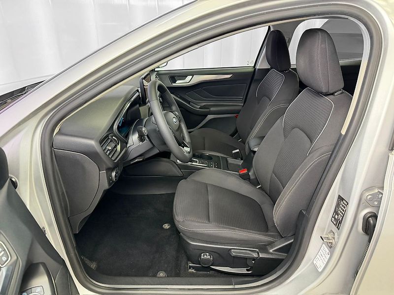 Ford Focus 1.5TDCi ECO BLUE A/T TITANIUM, - fotka 11 z 22