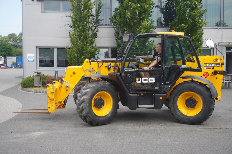 JCB (2021) 535-95 / 3.5 T / range 9.5 m - fotka 10 z 24